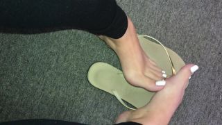 Footsiegalore 0910201814436580 Only Fans Exclusive Flip Flop Play And Dangling 5 Minute Video - [Webcam]-8