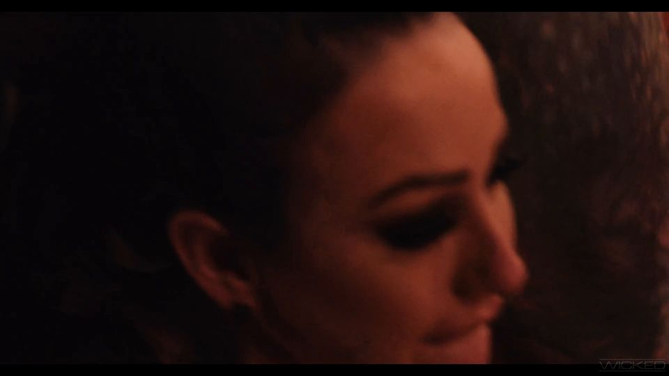 Jennifer White's Deranged Thriller: Explosive Film Action