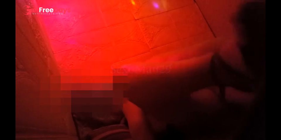 FUTBOLISTA MUJER CON RICAS PIERNAS COGIENDO EN UN ALOJAMIENTO RICAS NALGAS