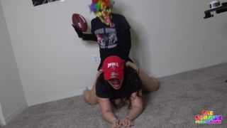 GIbbyTheClown - Clown fucks Tom Brady’s slutty GF - Sport-0