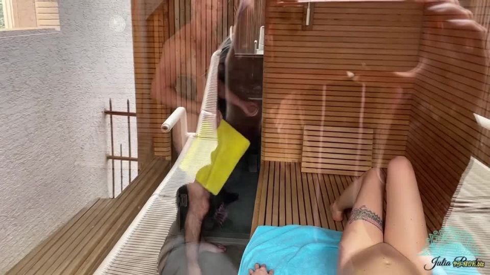 JuliaBach - Public Sauna Fick mit Fremden - *