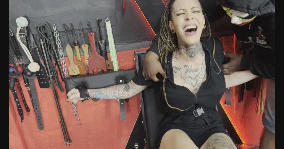 TheTicklingArts - Strong Girl Barbara gets and Upperbody ticklish time.