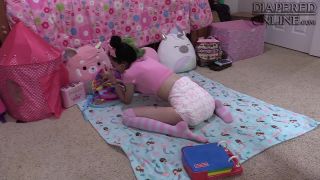 Diaperedonline2Samara Samara Playing in Nursery (1)-5