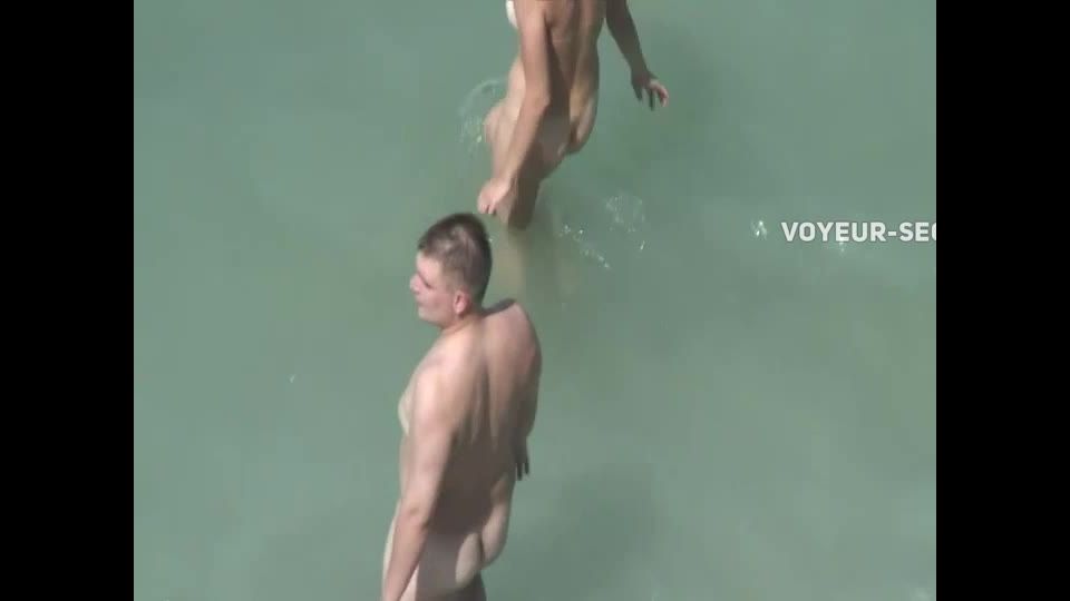 Voyeur caught funny sex in the  water