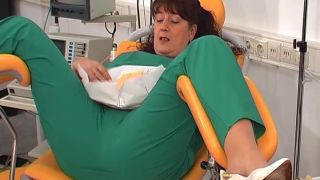 Gyn masturbation I - speculum.-1