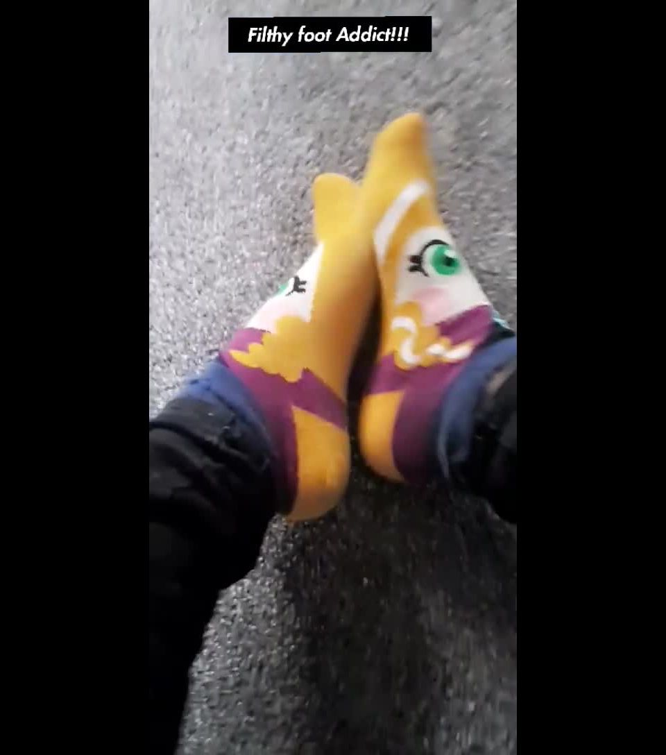 Miss Laura - mistresslaura11 () Mistresslaura - clip smelly socks 16-10-2018