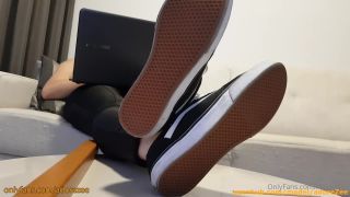 AdoreZee 2021-05-312098811772 Foot-2
