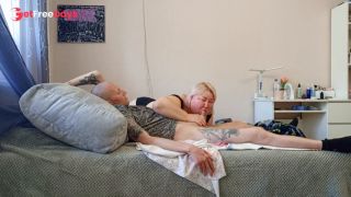 a friend gives me a blowjob during a break-5