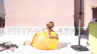 [GetFreeDays.com] I Inflate A Giant Beach Ball And Play With It Claary Cherry transparent latex porn-2