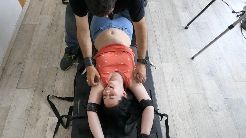 FrenchTickling – The Horribly Ticklish Annys Is At The Mercy Of The Ft Tickler Tickling