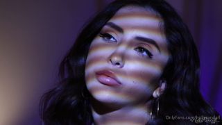 Holly Randall 0gqbogkajg9156aj1mp16 source-1