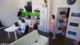 Eva Elfie - Возбужденные девочки любят секс и глотать сперму - Ева Эльфи-2