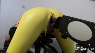 Meli-Deluxe - Maschinenfick - Unterwuerfige Hobbynutte bis zum Anschlag penetriert - *-2