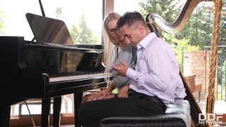 Florane Russell - Dildo & Dick Double Penetration - Deep throat-1