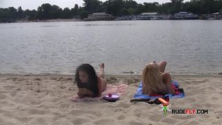 beachnudegirlsxxzcz011-0