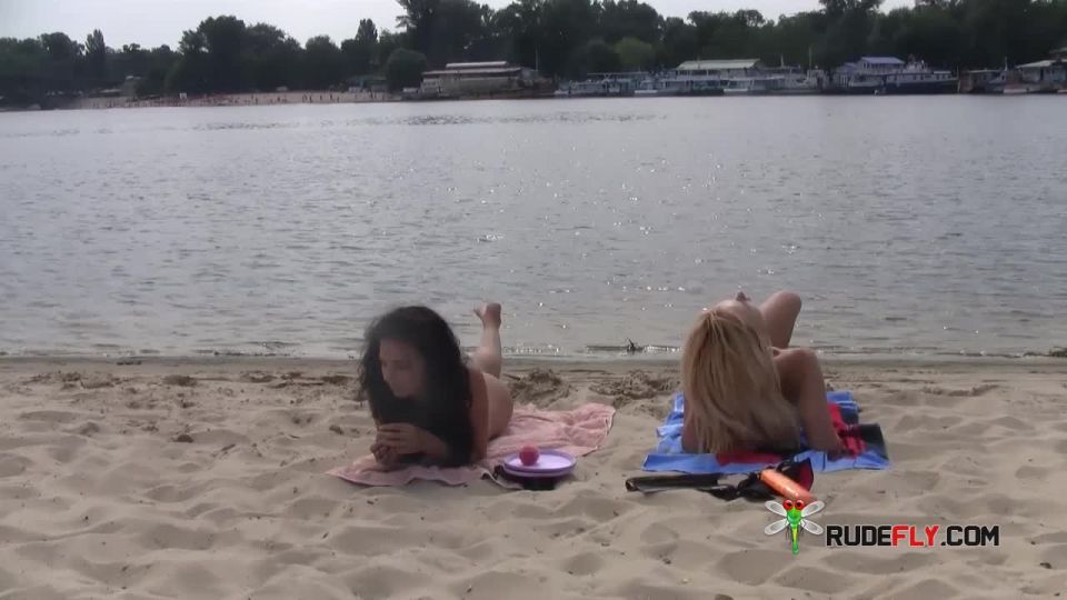 beachnudegirlsxxzcz011