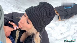 [K2S.CLUB] Lisa_Sophie - Beim Rodeln hart reingerutscht - Outdoorfick bei -8 Grad - FullHD 1080P-2