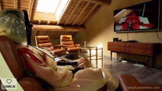 WHATLIZANNELIKES - Reviewing Latex Porn.-7