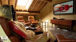 WHATLIZANNELIKES - Reviewing Latex Porn.-8