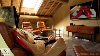 WHATLIZANNELIKES - Reviewing Latex Porn.-9