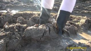 Muddy Wellies Flashing latex whores_are_us-3