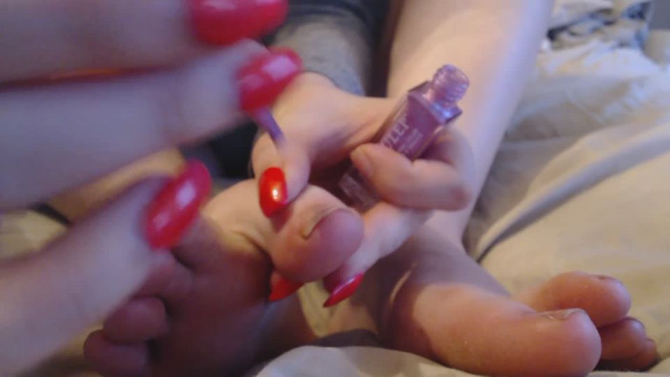 MEGA-FANS__kelly belle foot fetish toe nail painting