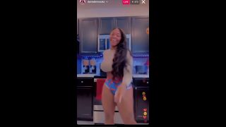 Dimeberacky Spanks Her Bouncy Ass Dimeberacky Fetish-2