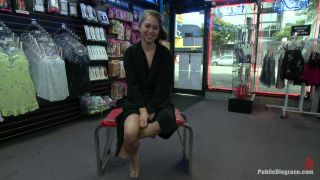 Chanel Preston Riley Reid Riley Reid Does Public Disgrac...-9