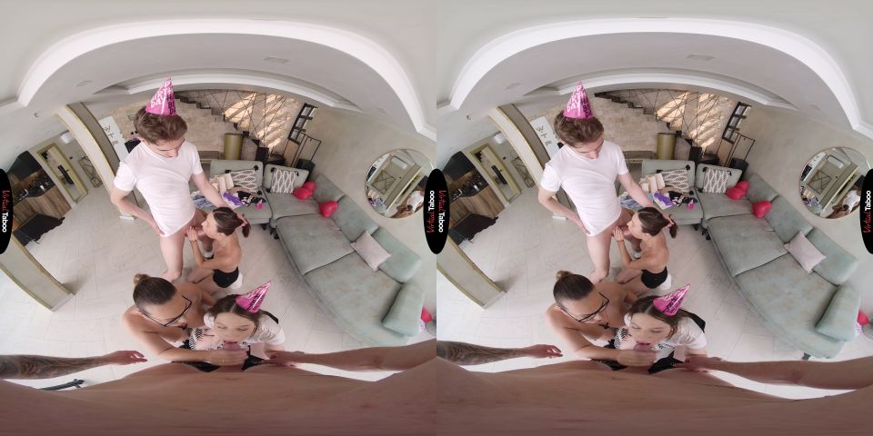Jane White, Margo Von Teese, Oksana Katysheva - The Cumst...