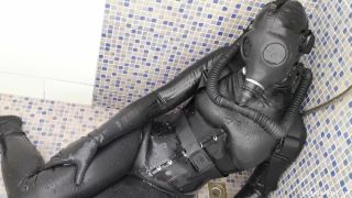 Vicky De Vika - Cold Shower In Black Latex - Fetish-9