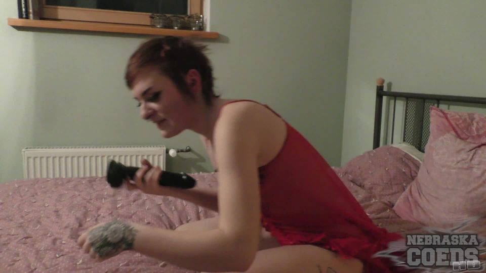 NebraskaCoeds 20190409 big black dildo in tiny teen pussy 19yo brille stretched to the brim