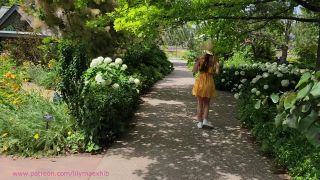 online xxx video 6 amateur sex xxx LilyMaeExhib – Fun at the Botanic Gardens, brunette on brunette girls porn-9