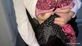 FC2PPV 4522450 【完全素人】子持ちの人妻嬢を屋上でオシ〇キ！容赦ないバックピストンに思わず喘ぎ声が溢れ出てしまう…最後は中出し-3