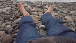 Hercolezz - RELAXING ON THE BEACH FEETS FETISH BIG COCK BULGE-2
