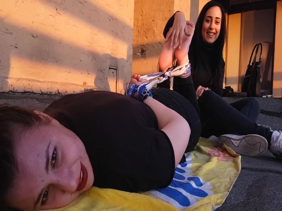 Porn online Tickle feet – Tickle Nail – Hogtied on the rooftop