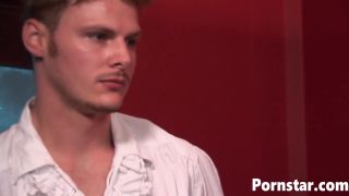 Stacey saran gets eaten and screwed on the sofa cosplay porn b....-1
