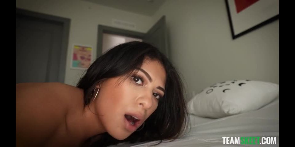 Reyna Belle - Reyna Makes It Rain - 08 November 2023
