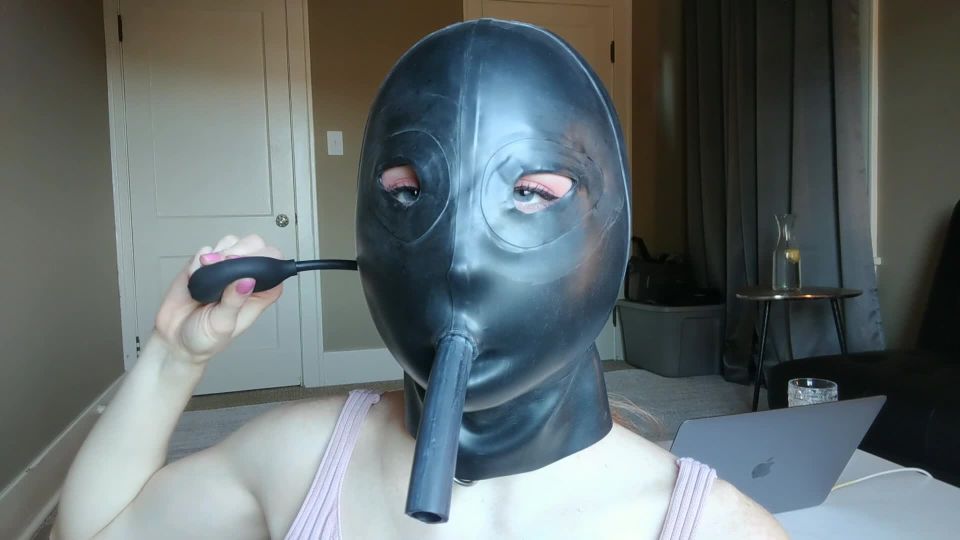 mdollbot 2020-07-30 I was really itching to try on this new hood from Cocoon --    777913