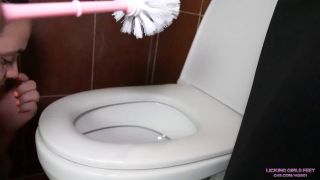 LICKING GIRLS FEET: "PAMELA AND EVELINA - LET'S CHECK HOW CLEAN OUR TOILET IS" (1080 HD) (2024)-2