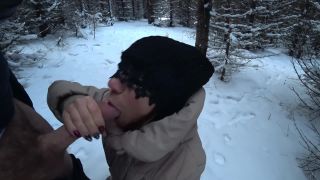 Hot_and_fast_oral_CREAMPIE_in_the_frosty_forest-2