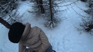 Hot_and_fast_oral_CREAMPIE_in_the_frosty_forest-6