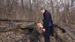 MamaMia Pretty Girl Made a Sweet Quick Blowjob in the Woods on the first Date-8