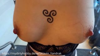 [K2S.CLUB] Sklavin_Yandrak - Zimmerservice - Auf dem Gepäckwagen zur Schau gestellt und heiß ... - FullHD 1080P-2