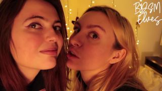 Kissing lesbians asmr close up and tong sucking Video Se...-1