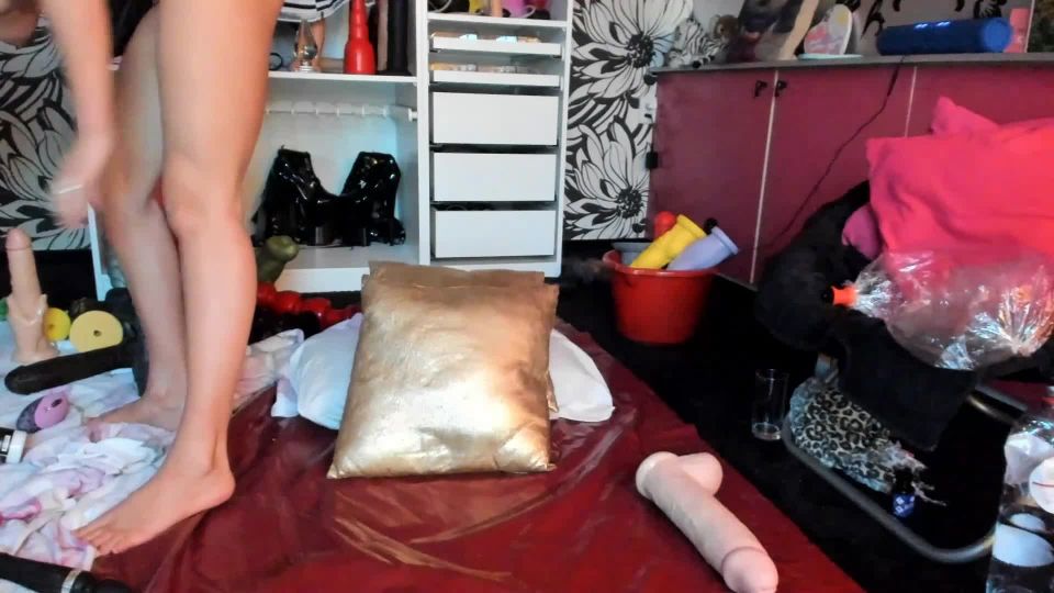 Siswet19 in Monster Dildos Penetration And Gets Fuck From Husband fisting 