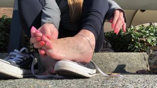 Onlyfans - Beneathmytoes - Converse removal no socks - 30-09-2019-4