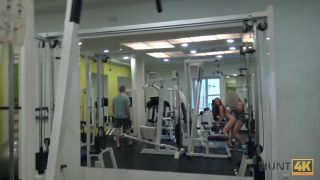 HUNT4K. Muscled Bf Watches How Wellshaped Teen Girl Cheats-5
