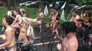 World_Naked_Bike_Ride_2016_-_Brighton_2_-1