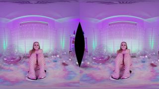 Laney Grey's VR Whirly Pops: Teen Bikini Oral Fantasy 4K-1