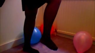 ﻿Balloon High Heel and Foot Pop (High Heels porn)-3
